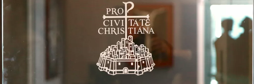 pro civitate christiana vetrofania